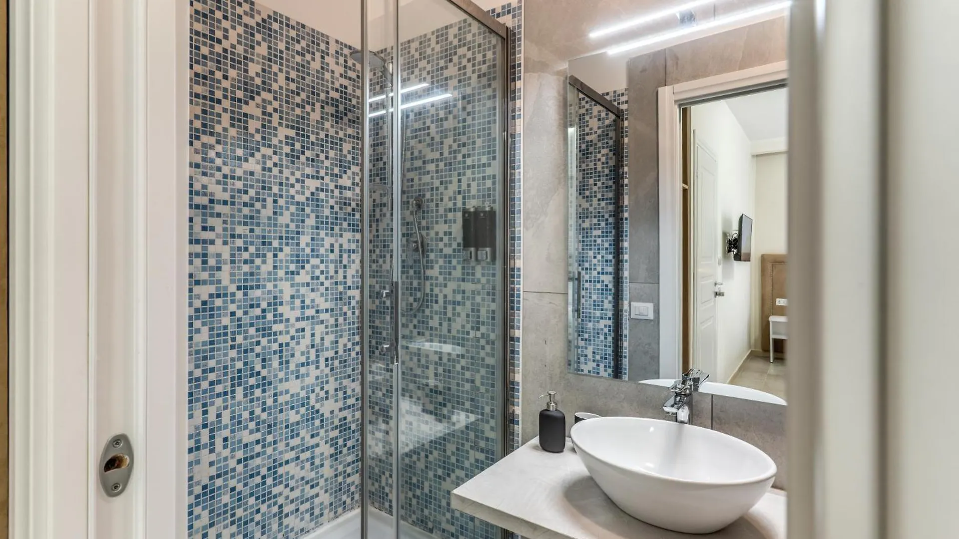 Boezio 6 Rooms By Roman Dreams Guest house Rome