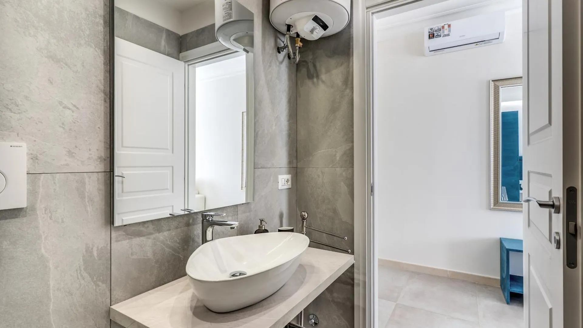 Boezio 6 Rooms By Roman Dreams 0*, Rome Italy